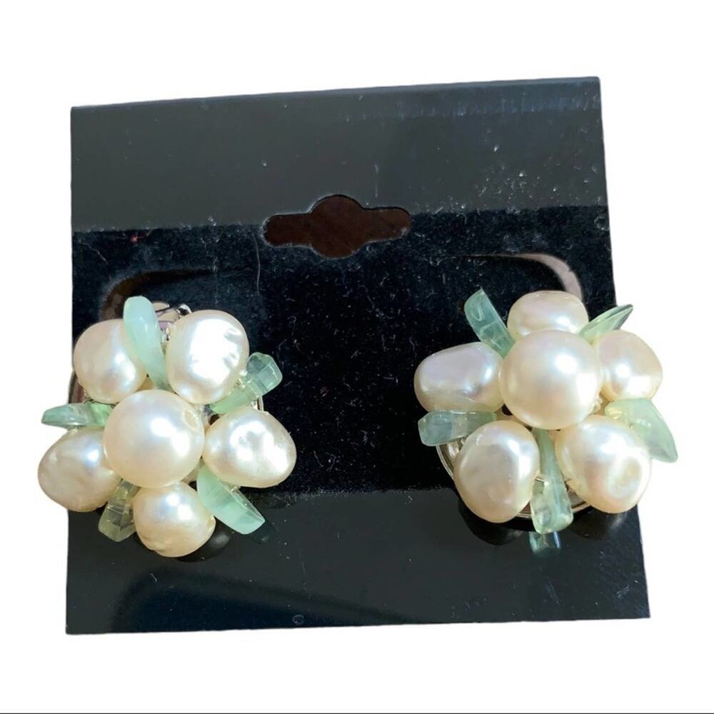 $5 in a bundle Vintage Pearl and green clip on earrings